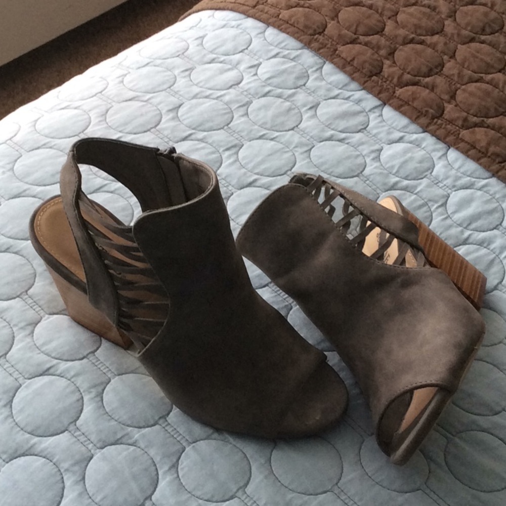Sexy open toe booties!